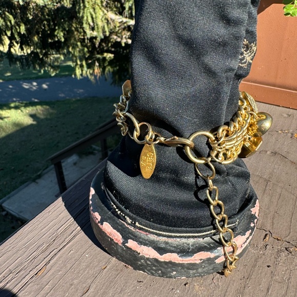 VNT Cara New York striking 4 strand heavy gage bracelet - Picture 4 of 7